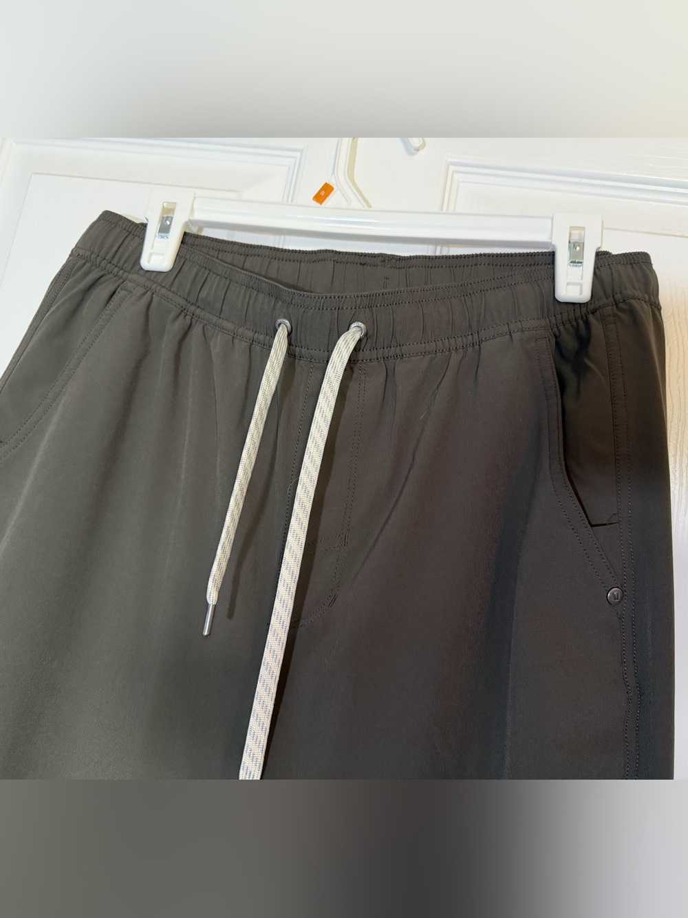 Vuori Kore Men's Grey Charcoal Performance Jogger Pants 28” inseam 32” waist - Picture 6 of 8